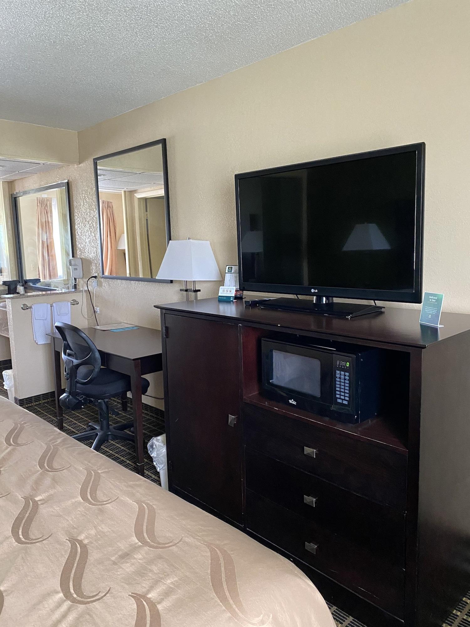Quality Inn & Suites Big Rapids Near University Kültér fotó