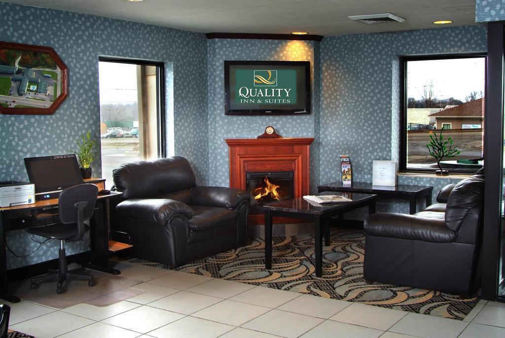 Quality Inn & Suites Big Rapids Near University Kültér fotó