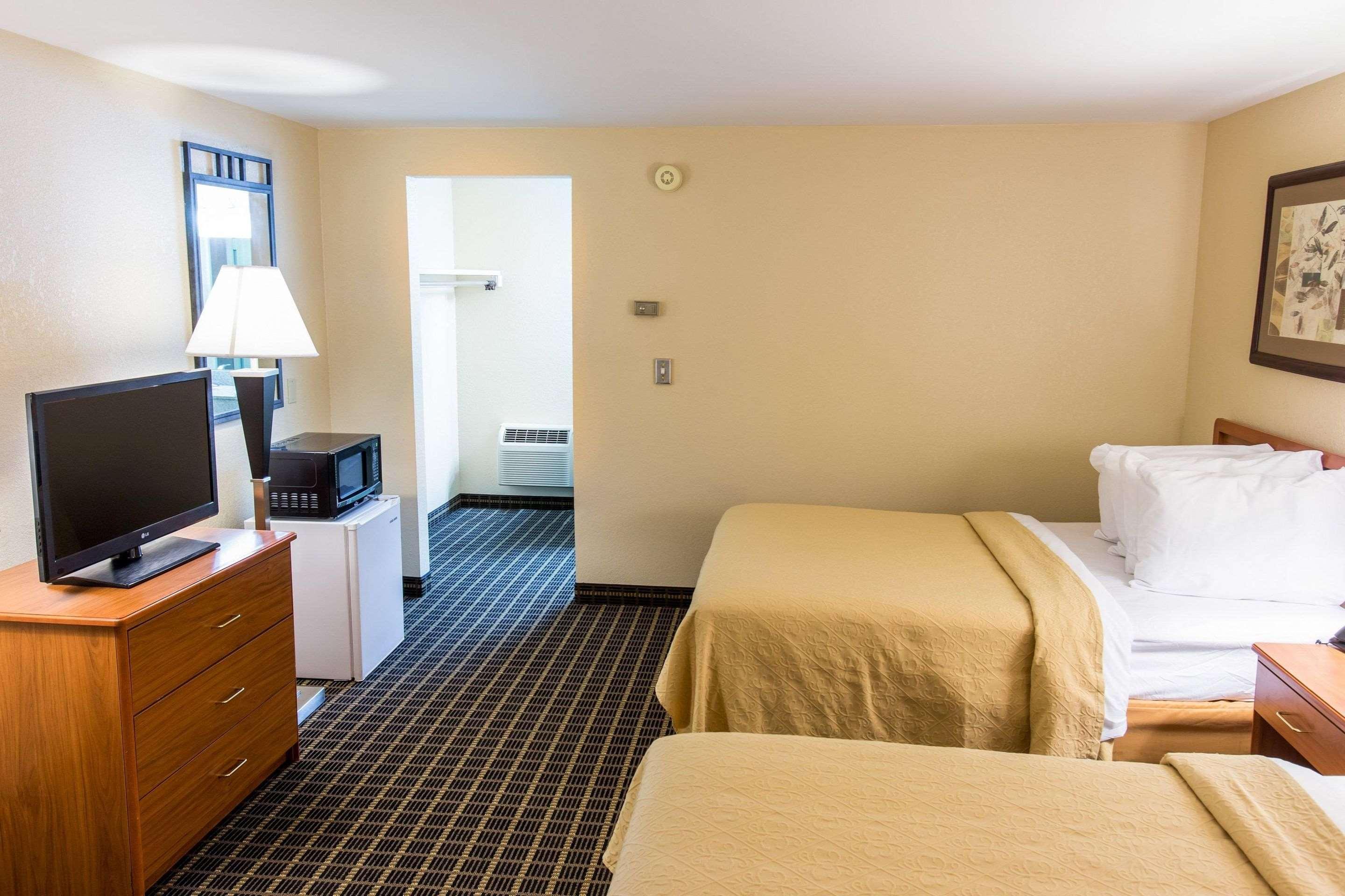 Quality Inn & Suites Big Rapids Near University Kültér fotó