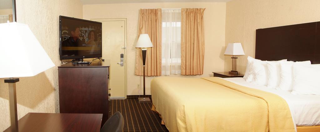 Quality Inn & Suites Big Rapids Near University Kültér fotó