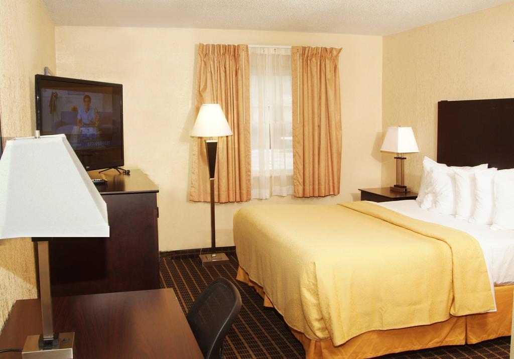 Quality Inn & Suites Big Rapids Near University Kültér fotó