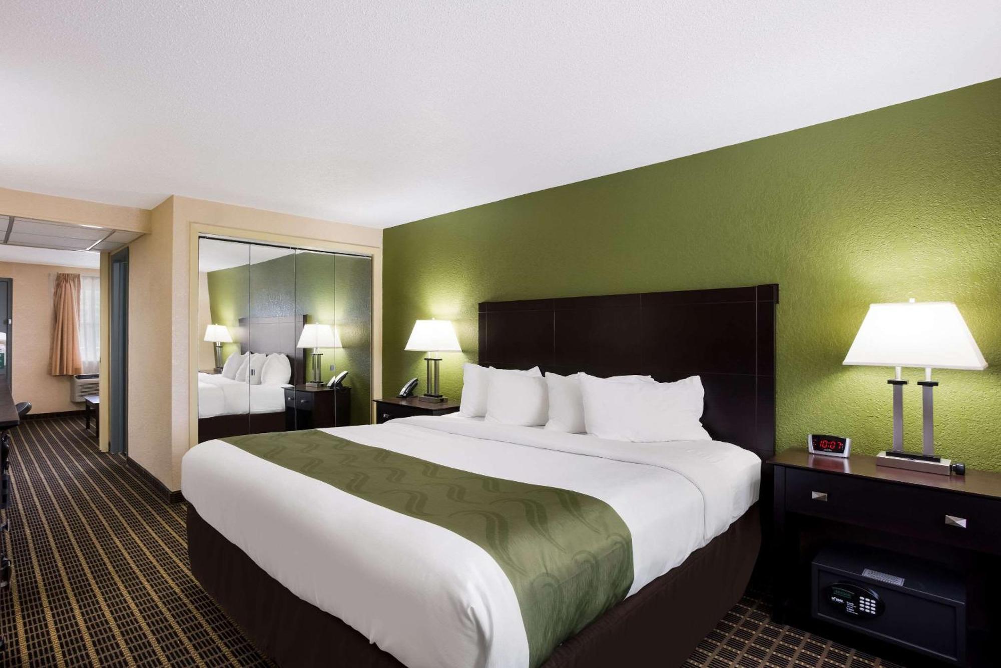Quality Inn & Suites Big Rapids Near University Kültér fotó
