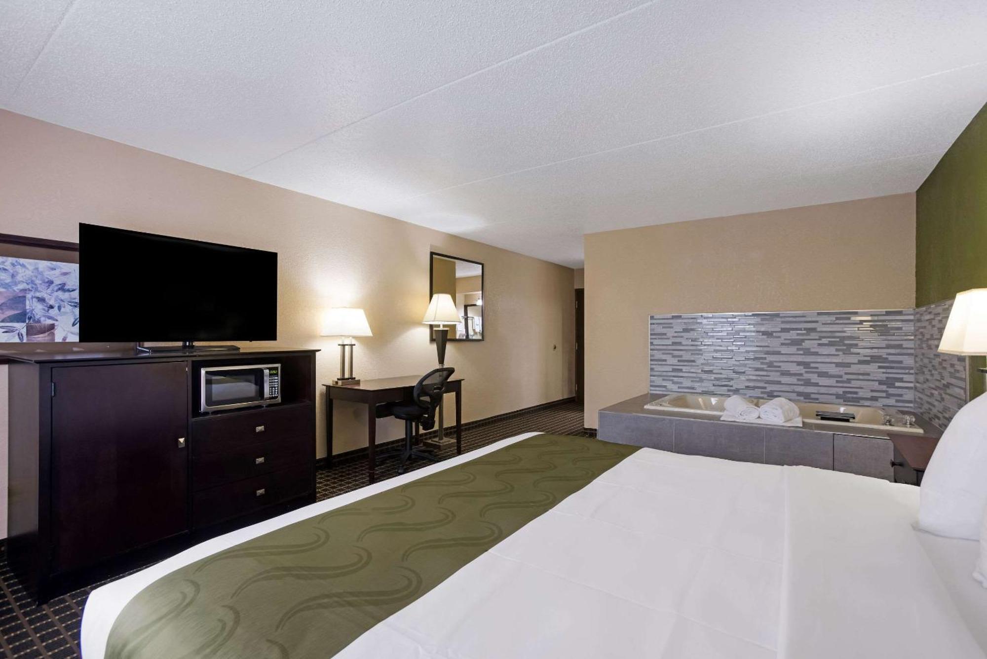 Quality Inn & Suites Big Rapids Near University Kültér fotó