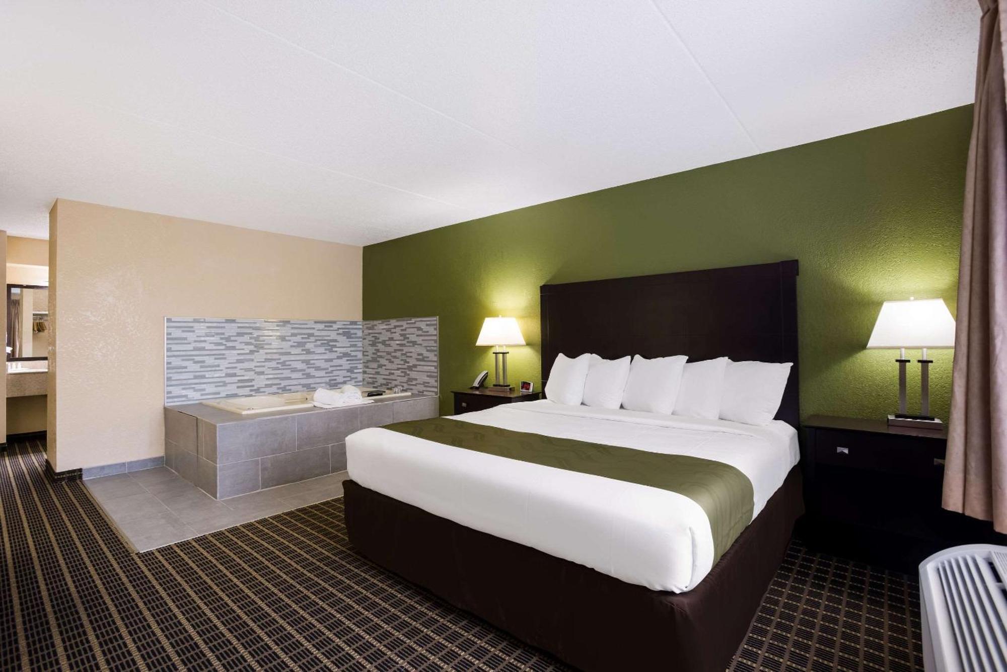 Quality Inn & Suites Big Rapids Near University Kültér fotó
