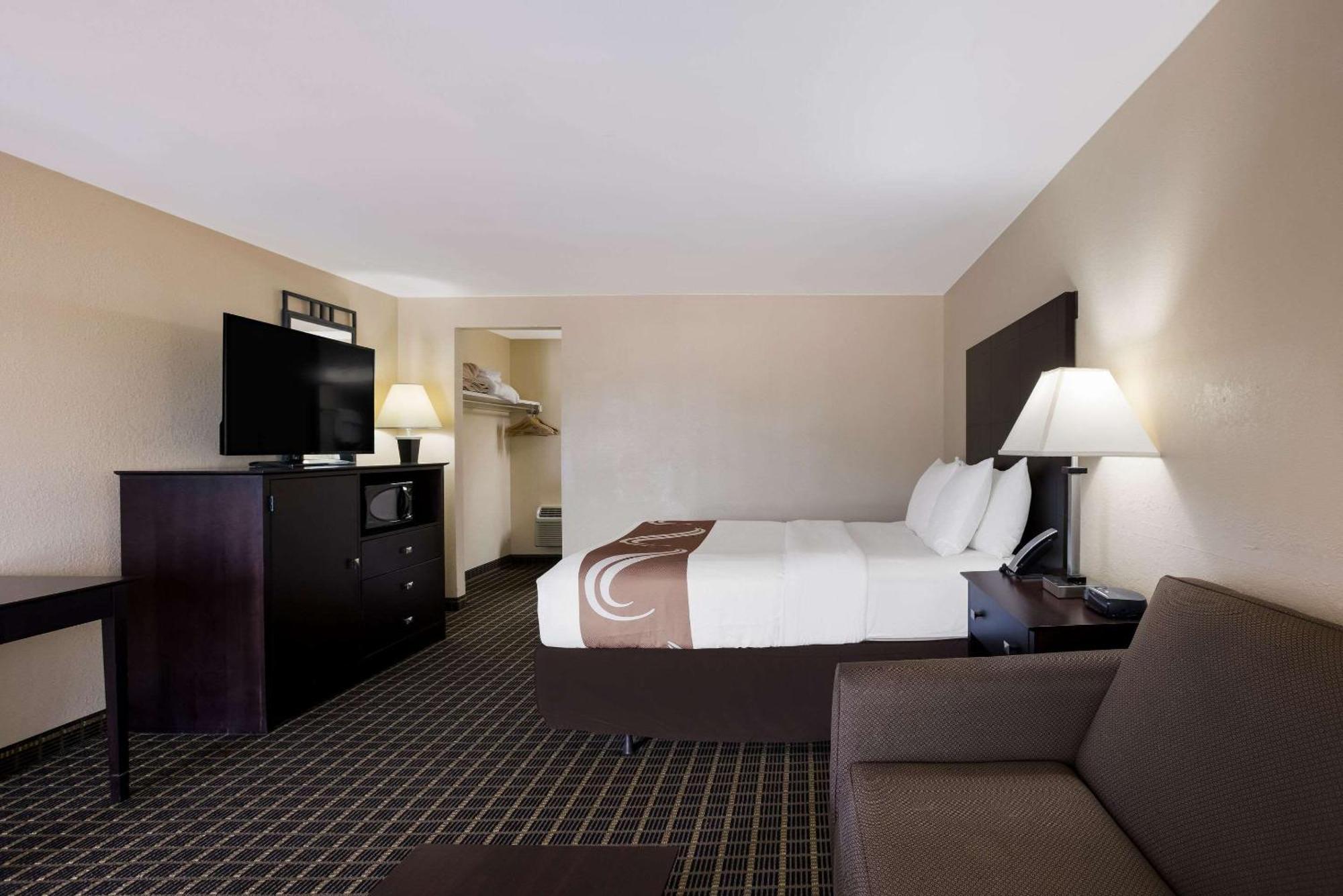Quality Inn & Suites Big Rapids Near University Kültér fotó
